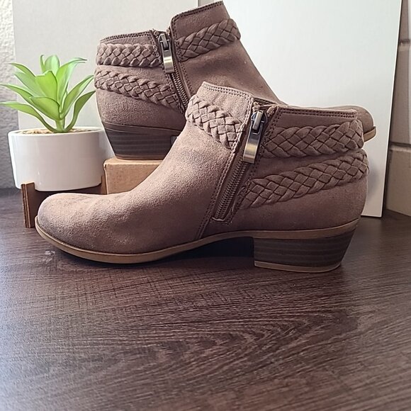 Life Stride Memory Foam Ankle Boots 7.5 Size Sandy Brown Ladies Pre-Owned Office - Picture 8 of 8